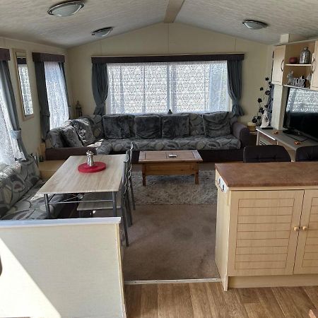 Caravan To Hire Lyon'S Robin Hood Rhyl Exterior foto