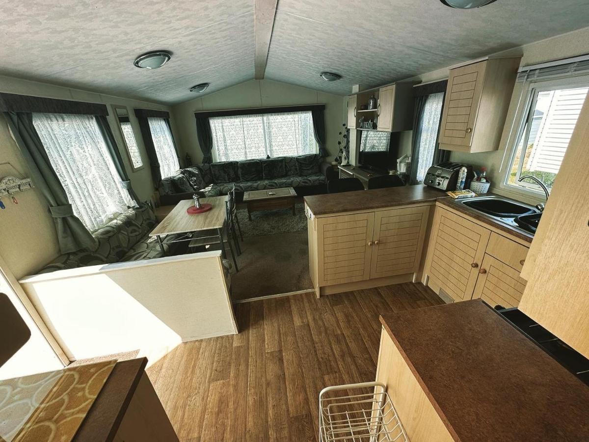 Caravan To Hire Lyon'S Robin Hood Rhyl Exterior foto